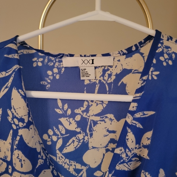 Forever XXI blue floral dress - Picture 2 of 2